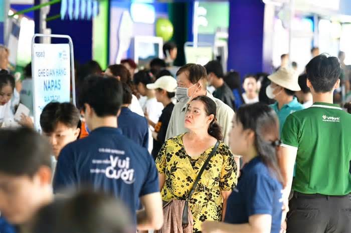 Tiểu thương, chợ truyền thống là mắt xích quan trọng trong xã hội không tiền mặt