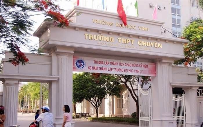 Nữ sinh lớp 10 ở Nghệ An tự tử: Nhà trường báo cáo gì với Bộ GD&ĐT?