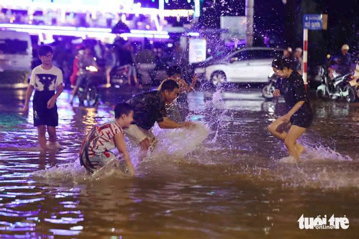 Tin tức sáng 18-1: Nam Bộ đối mặt triều cường ngay mùng 1 Tết; Giá tôm khô cao kỷ lục