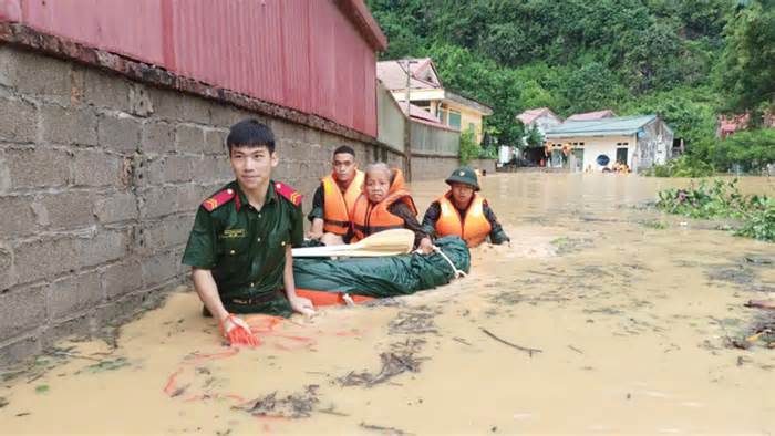 Triệu vòng tay hướng về các tỉnh phía Bắc