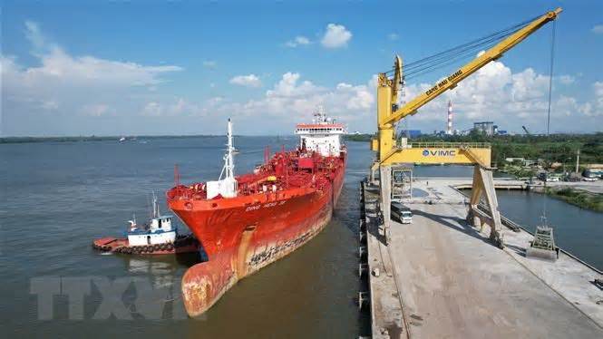 Hậu Giang: Lần đầu tiếp nhận tàu trọng tải 20.000 tấn vào sông Hậu