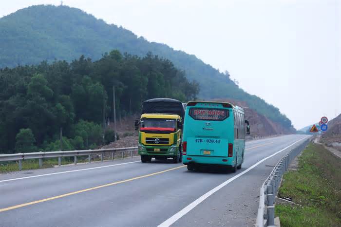 Nghiên cứu tổ chức lại giao thông trên cao tốc Cam Lộ - La Sơn