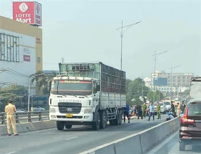 Xe tải tông xe máy trên cầu vượt tại Biên Hòa, 2 người tử vong tại chỗ