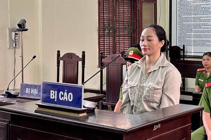 'Cô đồng bói cau' bị tuyên hơn 7 năm tù