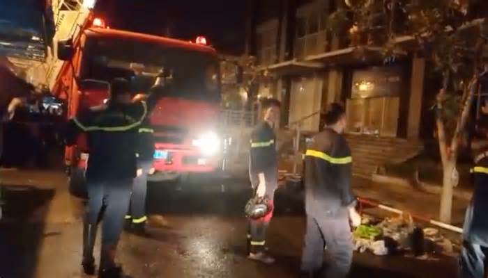 Kịp thời cứu 19 người khỏi đám cháy tại chung cư Nguyễn Kim