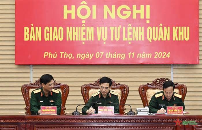 Thiếu tướng Trần Văn Bắc nhận nhiệm vụ làm Tư lệnh Quân khu 2