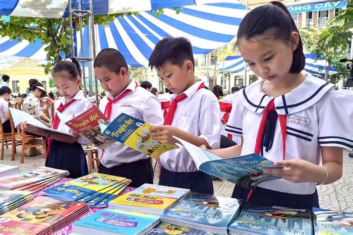 Học sinh toàn quốc được miễn phí sách giáo khoa từ năm 2029