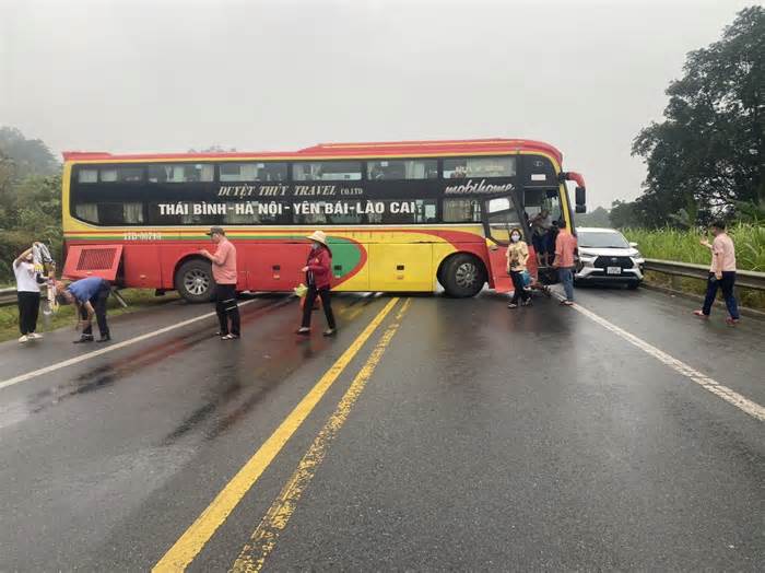 Liên tiếp các vụ tai nạn giao thông trên cao tốc Nội Bài - Lào Cai