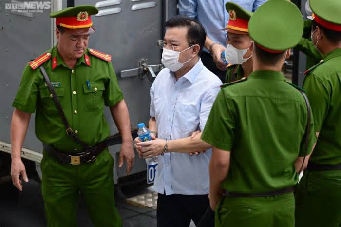 Tuyên án 'chuyến bay giải cứu': Cựu Phó Chủ tịch Hà Nội muốn phát biểu nhưng bị bác
