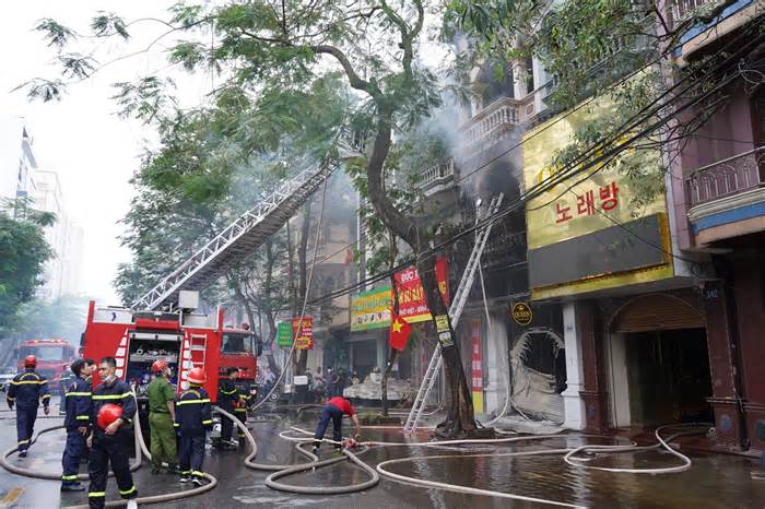 Hiện trường vụ cháy phòng trà 4 tầng ở phố Văn Cao, Hải Phòng