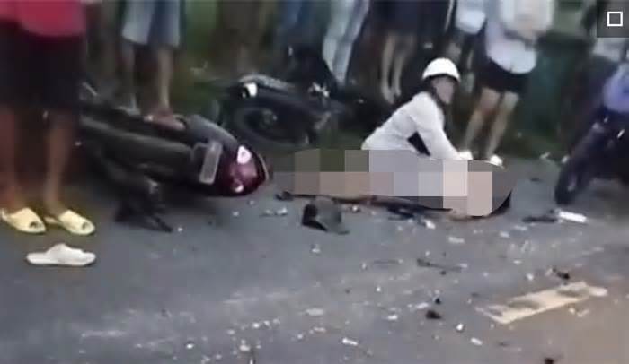 Kinh hoàng cảnh hai xe máy đối đầu, 4 người thương vong