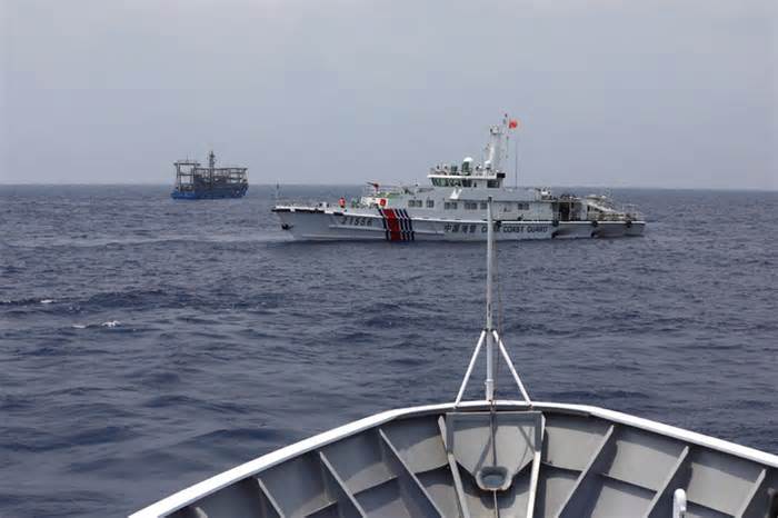 Philippines: Hai tàu Trung Quốc theo dõi tàu Philippines, Mỹ