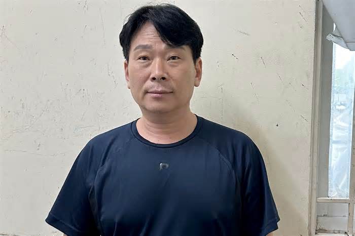 Người đàn ông Hàn Quốc có lệnh truy nã bị bắt ở TPHCM
