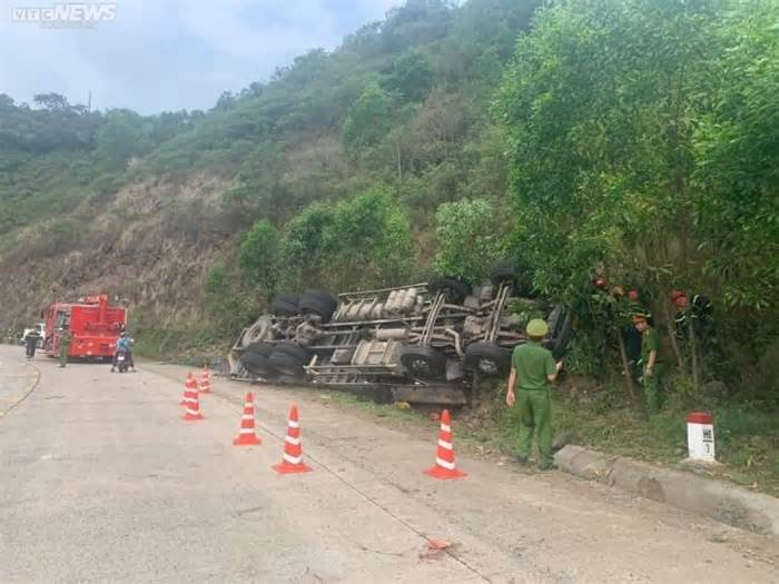 Hiện trường vụ lật xe chở dưa hấu khiến 9 người thương vong ở Phú Yên