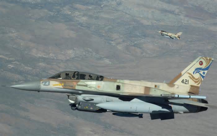 Tiêm kích F-16 của Israel suýt va chạm thảm khốc khi đang tăng tốc lên 250km/h