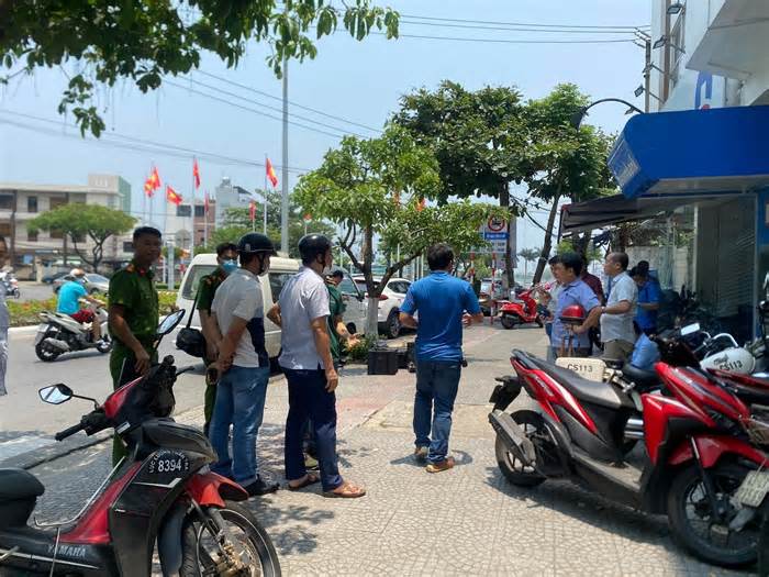 Truy lùng tên cướp dùng súng uy hiếp nhân viên ngân hàng đưa tiền ở Đà Nẵng