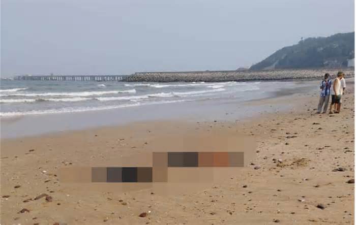 Nhóm học sinh ra biển chơi gặp nạn, tìm thấy thi thể 2 em