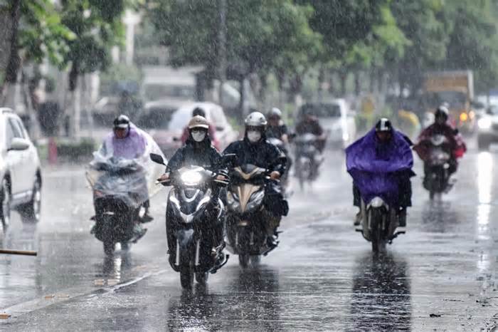 Gần 500 cú sấm sét đánh xuống Hà Nội trong cơn mưa to đầu giờ sáng nay