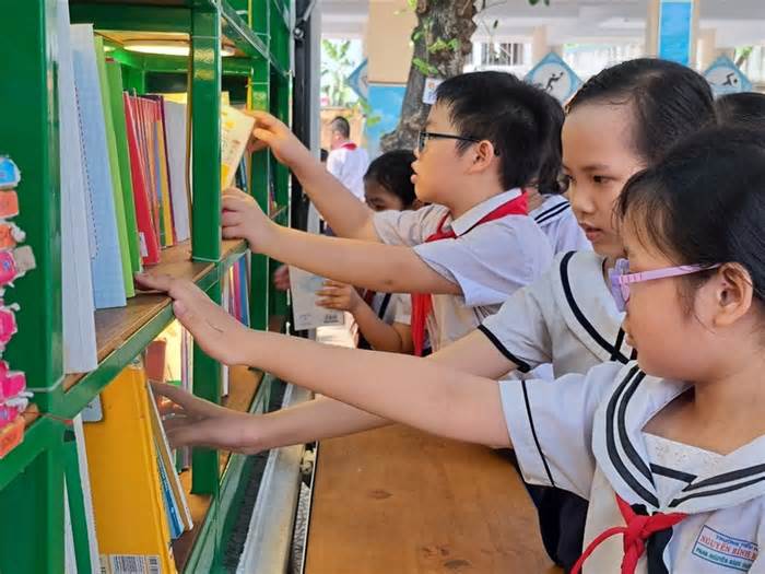 Xe thư viện lưu động Đà Nẵng lan tỏa văn hóa đọc trong cộng đồng
