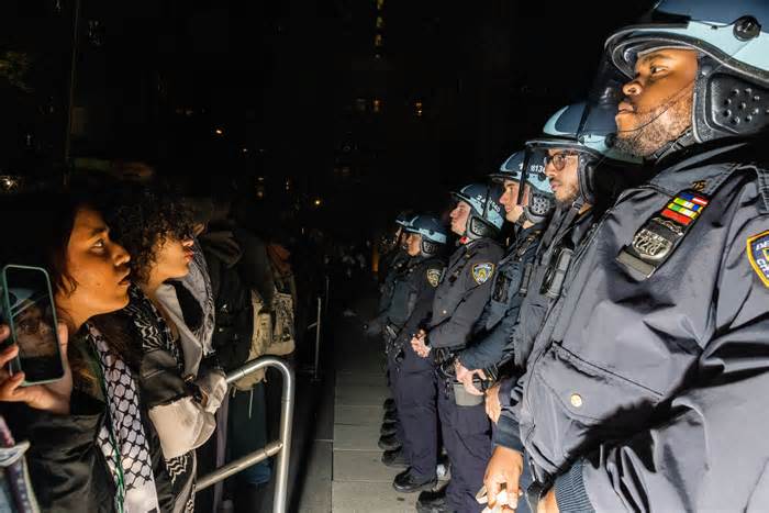 Cảnh sát bắt hơn 100 người biểu tình chống Israel tại đại học Mỹ
