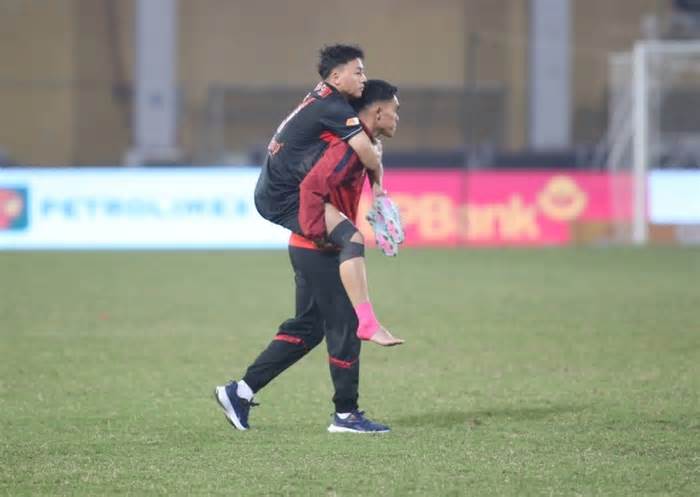 Tiền vệ Thái Sơn chuẩn bị phẫu thuật dây chằng