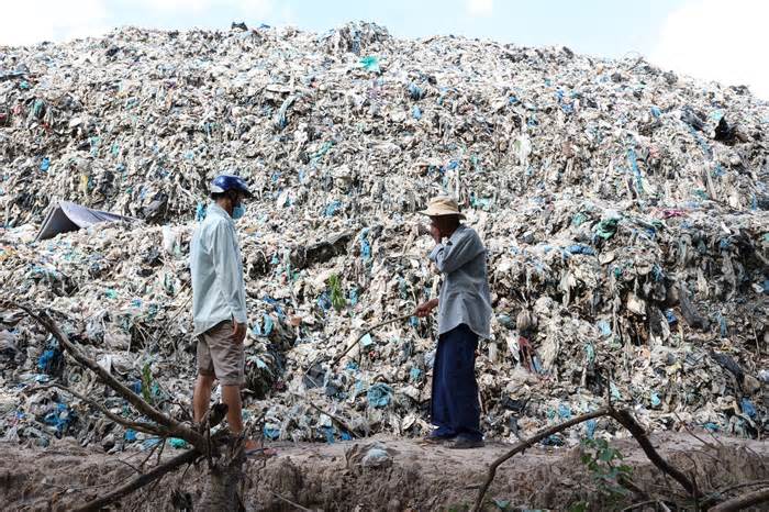 Tây Ninh: Bãi rác quá tải, bốc mùi hôi thối, gây ô nhiễm môi trường