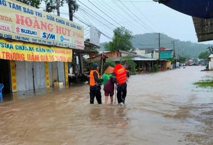 Phú Quốc ngập nặng cục bộ sau mưa lớn: Chuyên gia lý giải