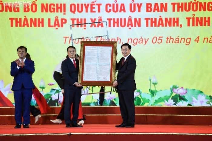 Chủ tịch Quốc hội: 'Thuận lòng dân, vạn sự thành'