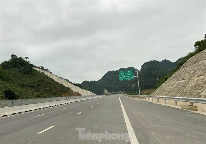 Cận cảnh cao tốc Ninh Bình - Thanh Hóa 12.000 tỷ đồng trước ngày thông xe 29/4