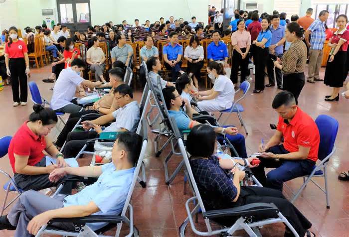Hơn 700 đoàn viên công đoàn Tuyên Quang tham gia hiến máu tình nguyện