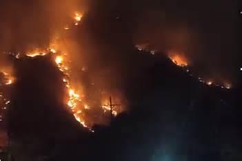 Cháy rừng trong đêm ở TP Sơn La