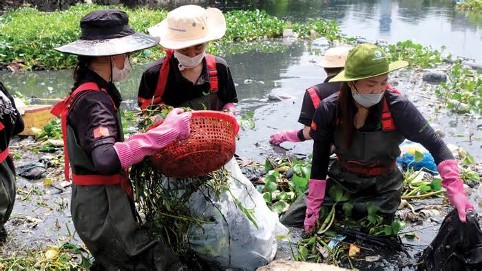 Ân nhân của những dòng kênh