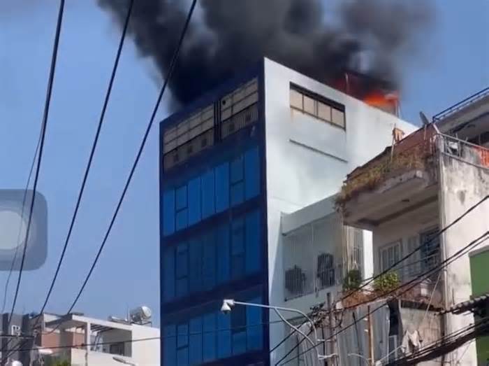 Cháy lớn tại nhà cao tầng ở quận Gò Vấp