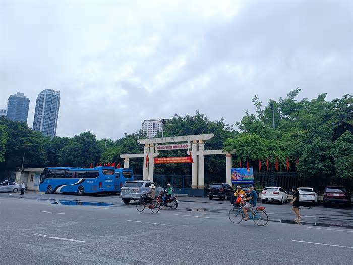 Công viên nội đô Hà Nội thiếu bãi gửi xe trầm trọng
