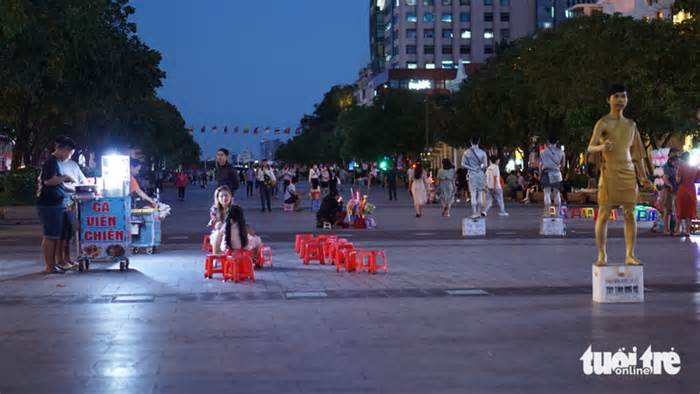 Xin tiền đểu, 'chặt chém' lộng hành ở phố đi bộ Nguyễn Huệ: Dẹp ngay cho dân nhờ