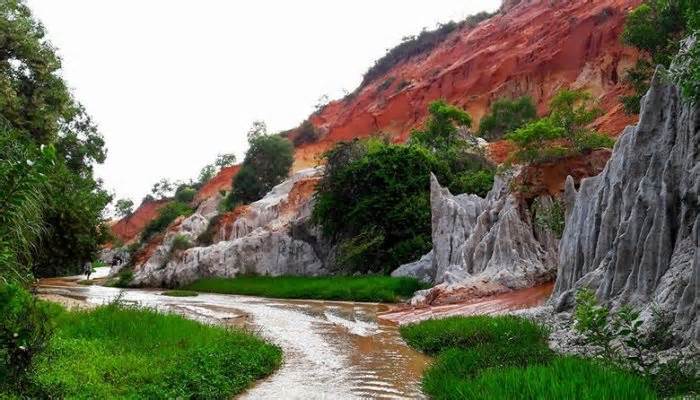 Tắm Suối Tiên, một học sinh ở Bình Thuận đuối nước tử vong