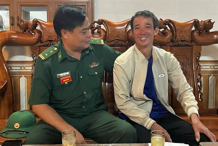 Ngư dân thoát chết sau 8 giờ trôi dạt trên biển