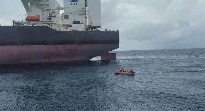 Đà Nẵng: Cấp cứu đưa thuyền viên Philippines gặp nạn trên biển về bờ