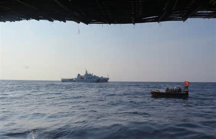Chìm tàu, 13 ngư dân mất tích: BĐBP Quảng Nam đề nghị tìm kiếm đến hết ngày mai