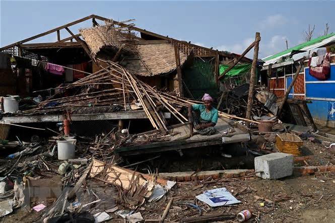 ASEAN chuyển hàng hàng cứu trợ người dân Myanmar sau bão Mocha