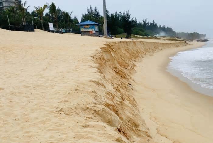 Bãi biển Bảo Ninh tại Quảng Bình bị xâm thực, sạt lở nặng