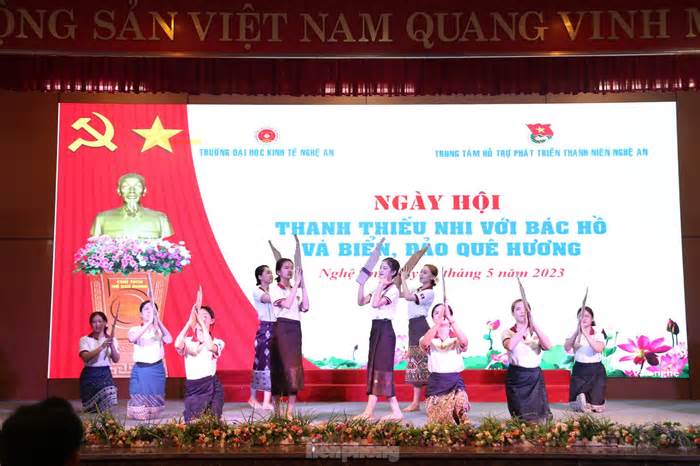 Sôi nổi ngày hội thanh thiếu nhi với Bác Hồ và biển, đảo quê hương