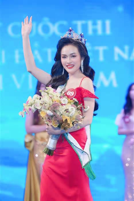 Người đẹp 9x Hà Nội Vũ Thị Hoa đăng quang Hoa hậu Quý bà Trái đất Việt Nam 2024