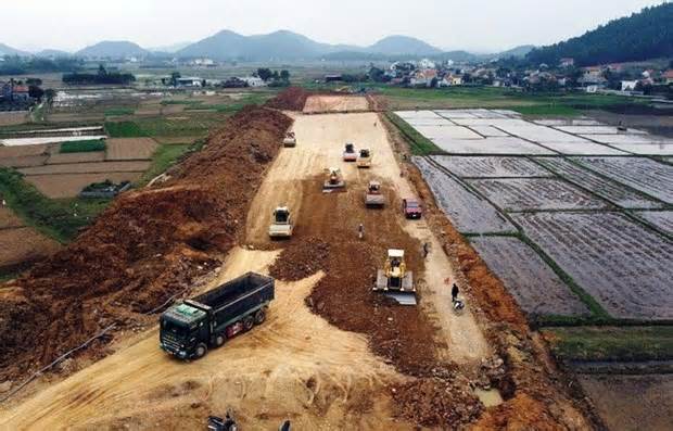 Phú Yên: Chủ tịch tỉnh yêu cầu dừng khai thác mỏ cát Công ty Huy Phú