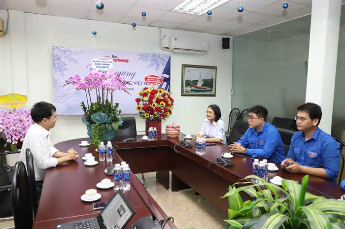 Lãnh đạo Thành Đoàn TPHCM thăm, chúc mừng báo Tiền Phong