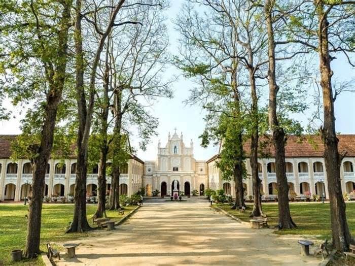 Tiểu chủng viện Làng Sông - điểm đến hấp dẫn ở Bình Định