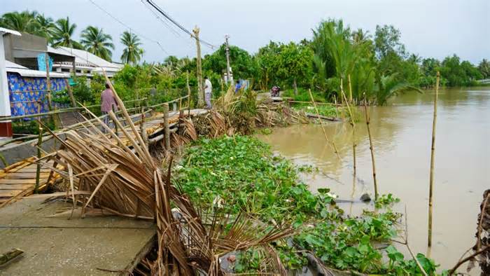 Sạt lở nghiêm trọng cách nhà dân chưa đầy 2 mét