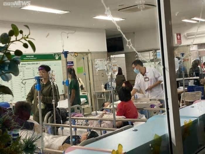 Hà Nội: 41 học sinh nhập viện sau bữa ăn trưa khi đi dã ngoại