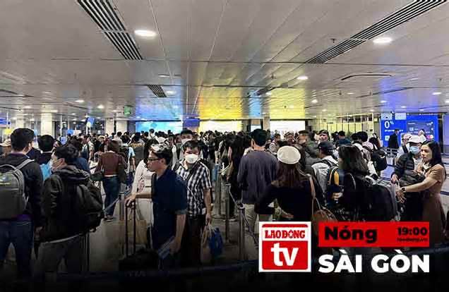 Nóng Sài Gòn: Sân bay Tân Sơn Nhất dự kiến giảm hàng vạn khách dịp lễ
