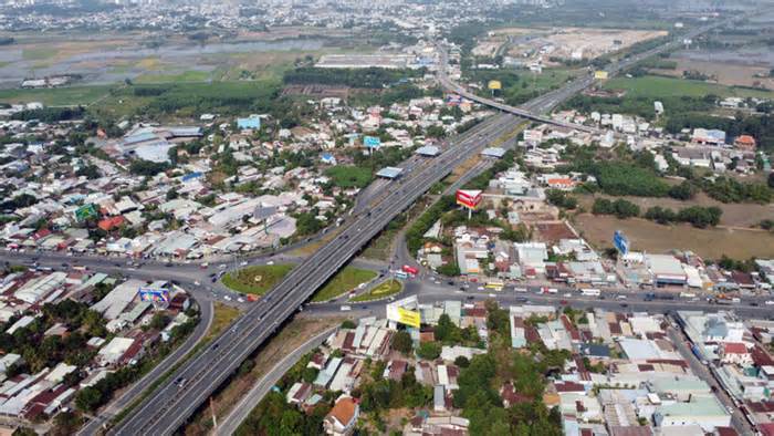 Cao tốc Long Thành - Dầu Giây thông thoáng, quốc lộ 1 ùn ứ nhẹ trong ngày lễ